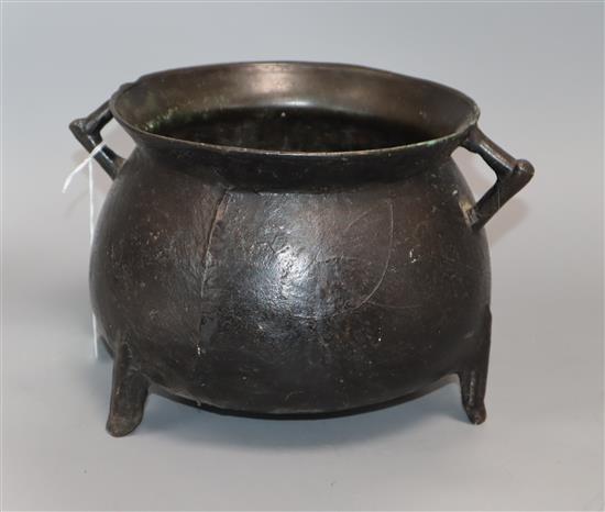 A 17th century bronze cauldron height 16.5cm